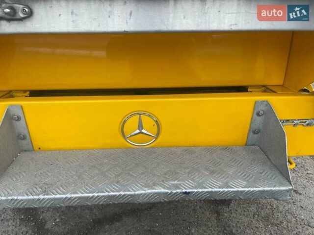 Желтый Мерседес Sprinter, объемом двигателя 2.2 л и пробегом 280 тыс. км за 18762 $, фото 20 на Automoto.ua