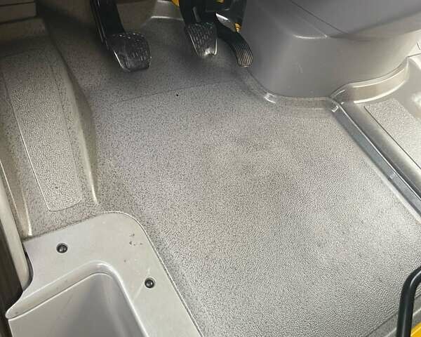 Желтый Мерседес Sprinter, объемом двигателя 2.2 л и пробегом 280 тыс. км за 18762 $, фото 19 на Automoto.ua