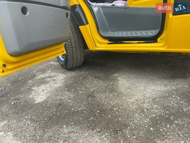 Желтый Мерседес Sprinter, объемом двигателя 2.2 л и пробегом 280 тыс. км за 18762 $, фото 14 на Automoto.ua