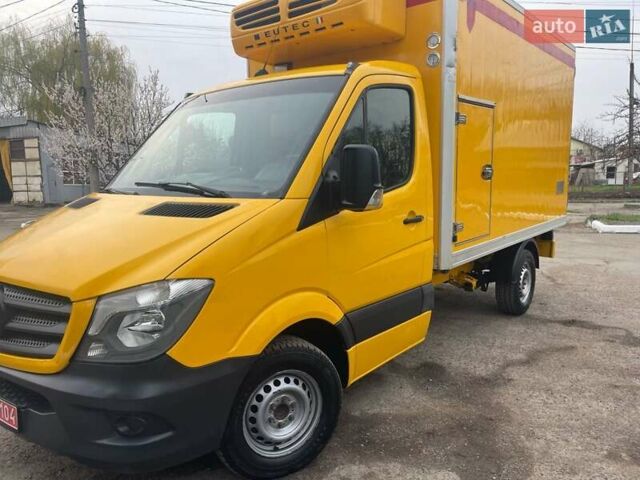 Желтый Мерседес Sprinter, объемом двигателя 2.2 л и пробегом 280 тыс. км за 18762 $, фото 3 на Automoto.ua