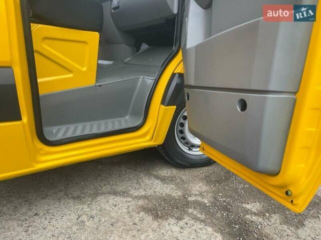 Желтый Мерседес Sprinter, объемом двигателя 2.2 л и пробегом 280 тыс. км за 18762 $, фото 15 на Automoto.ua
