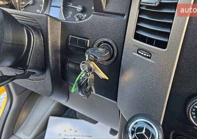 Желтый Мерседес Sprinter, объемом двигателя 2.2 л и пробегом 195 тыс. км за 26800 $, фото 28 на Automoto.ua