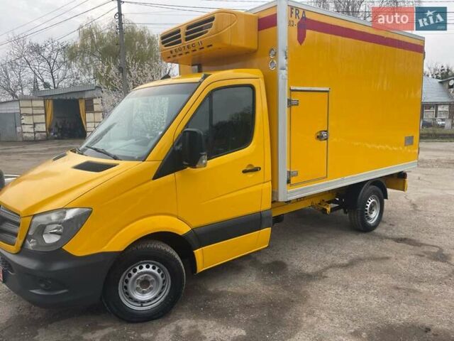 Желтый Мерседес Sprinter, объемом двигателя 2.2 л и пробегом 280 тыс. км за 18762 $, фото 4 на Automoto.ua