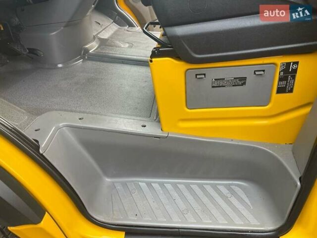 Желтый Мерседес Sprinter, объемом двигателя 2.2 л и пробегом 280 тыс. км за 18762 $, фото 18 на Automoto.ua