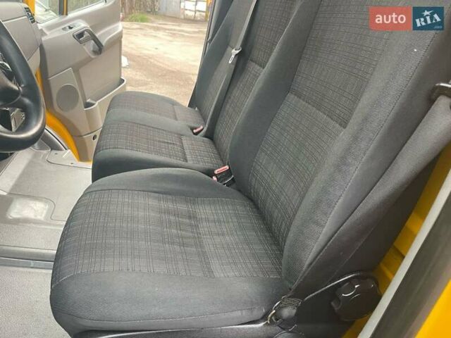 Желтый Мерседес Sprinter, объемом двигателя 2.2 л и пробегом 280 тыс. км за 18762 $, фото 21 на Automoto.ua