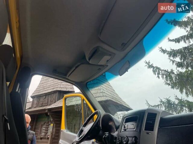Желтый Мерседес Sprinter, объемом двигателя 2.2 л и пробегом 280 тыс. км за 18762 $, фото 11 на Automoto.ua