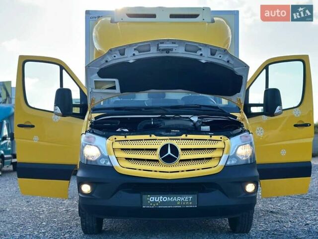 Желтый Мерседес Sprinter, объемом двигателя 2.2 л и пробегом 195 тыс. км за 27900 $, фото 19 на Automoto.ua