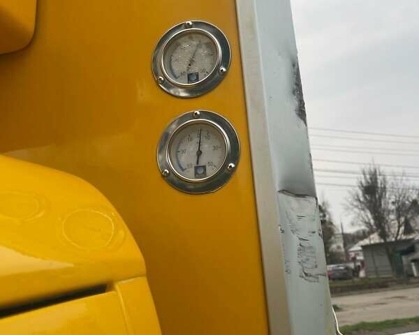 Желтый Мерседес Sprinter, объемом двигателя 2.2 л и пробегом 280 тыс. км за 18762 $, фото 13 на Automoto.ua
