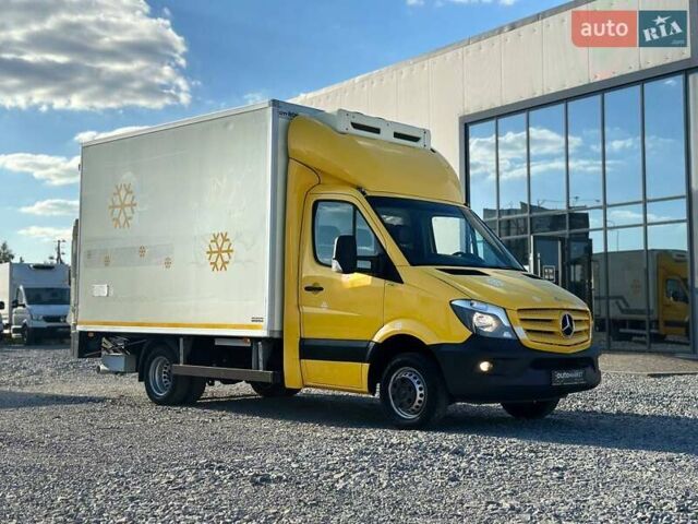 Желтый Мерседес Sprinter, объемом двигателя 2.2 л и пробегом 195 тыс. км за 27900 $, фото 3 на Automoto.ua