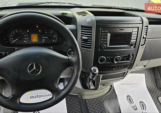 Желтый Мерседес Sprinter, объемом двигателя 3 л и пробегом 200 тыс. км за 33900 $, фото 41 на Automoto.ua