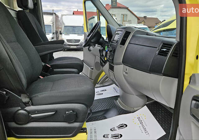 Желтый Мерседес Sprinter, объемом двигателя 3 л и пробегом 200 тыс. км за 33900 $, фото 36 на Automoto.ua