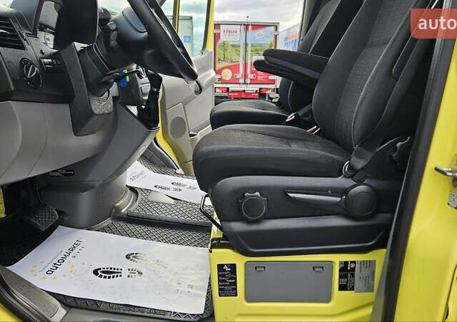 Желтый Мерседес Sprinter, объемом двигателя 3 л и пробегом 200 тыс. км за 33900 $, фото 40 на Automoto.ua