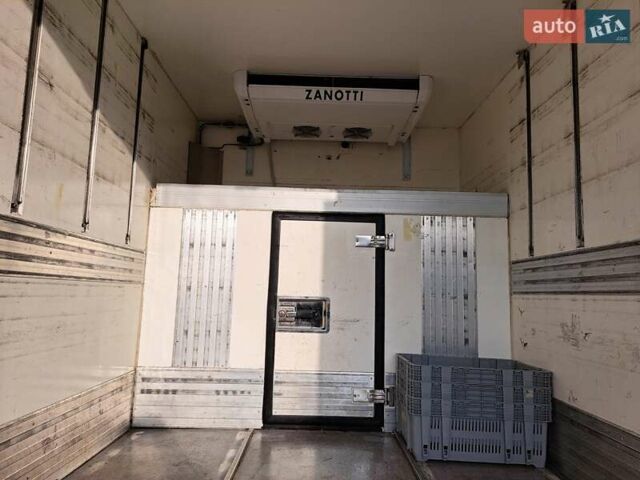 Желтый Мерседес Sprinter, объемом двигателя 2.2 л и пробегом 307 тыс. км за 19300 $, фото 7 на Automoto.ua