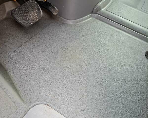 Желтый Мерседес Sprinter, объемом двигателя 2.2 л и пробегом 307 тыс. км за 19300 $, фото 12 на Automoto.ua