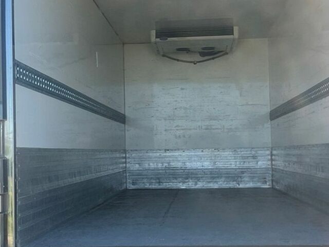 Желтый Мерседес Sprinter, объемом двигателя 3 л и пробегом 360 тыс. км за 32200 $, фото 8 на Automoto.ua