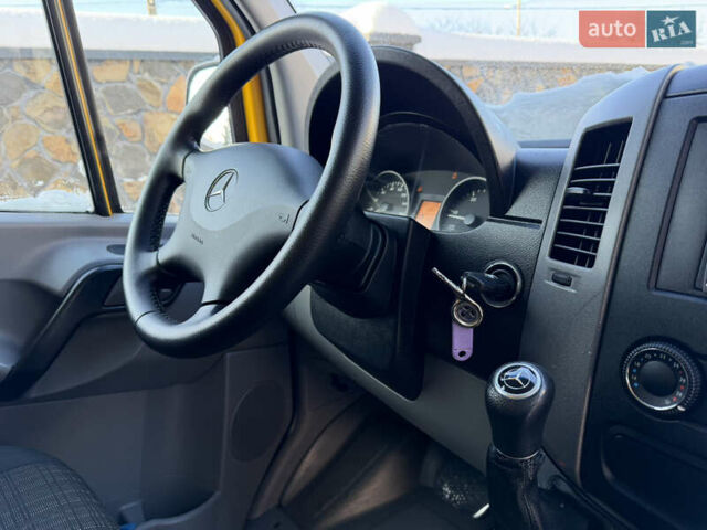 Жовтий Мерседес Sprinter, об'ємом двигуна 2.2 л та пробігом 307 тис. км за 19300 $, фото 33 на Automoto.ua
