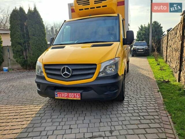 Желтый Мерседес Sprinter, объемом двигателя 2.2 л и пробегом 307 тыс. км за 19300 $, фото 1 на Automoto.ua