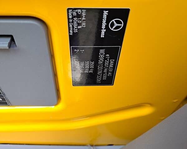 Желтый Мерседес Sprinter, объемом двигателя 2.2 л и пробегом 307 тыс. км за 19300 $, фото 15 на Automoto.ua