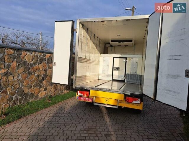 Желтый Мерседес Sprinter, объемом двигателя 2.2 л и пробегом 307 тыс. км за 19300 $, фото 5 на Automoto.ua