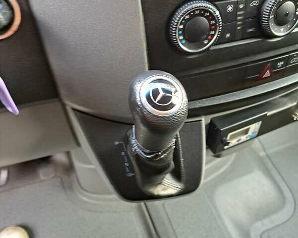 Желтый Мерседес Sprinter, объемом двигателя 2.2 л и пробегом 307 тыс. км за 19300 $, фото 17 на Automoto.ua