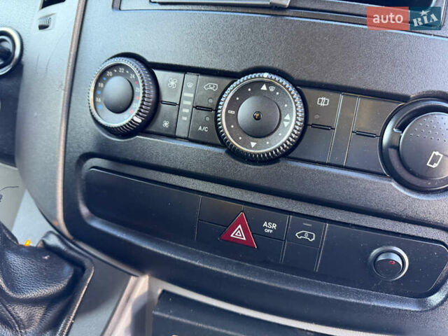 Жовтий Мерседес Sprinter, об'ємом двигуна 2.2 л та пробігом 307 тис. км за 19300 $, фото 31 на Automoto.ua