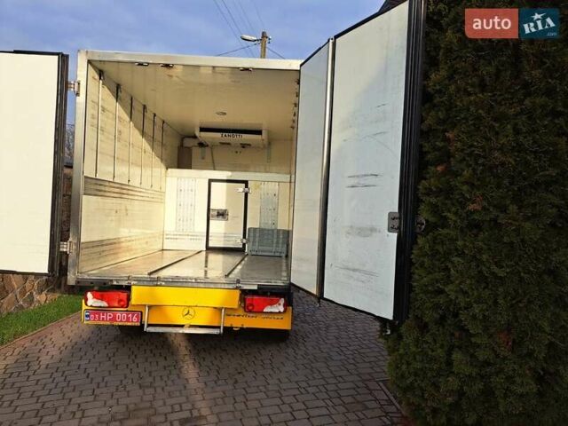 Желтый Мерседес Sprinter, объемом двигателя 2.2 л и пробегом 307 тыс. км за 19300 $, фото 6 на Automoto.ua