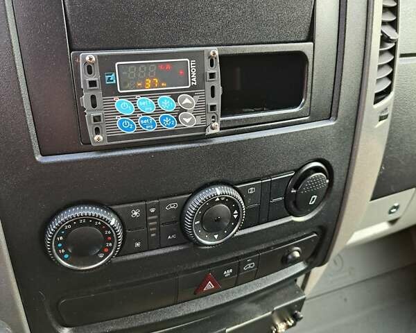 Желтый Мерседес Sprinter, объемом двигателя 2.2 л и пробегом 307 тыс. км за 19300 $, фото 16 на Automoto.ua
