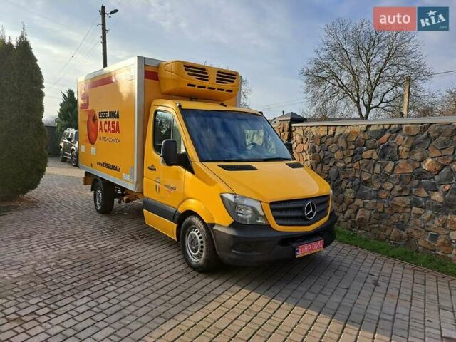 Желтый Мерседес Sprinter, объемом двигателя 2.2 л и пробегом 307 тыс. км за 19300 $, фото 3 на Automoto.ua