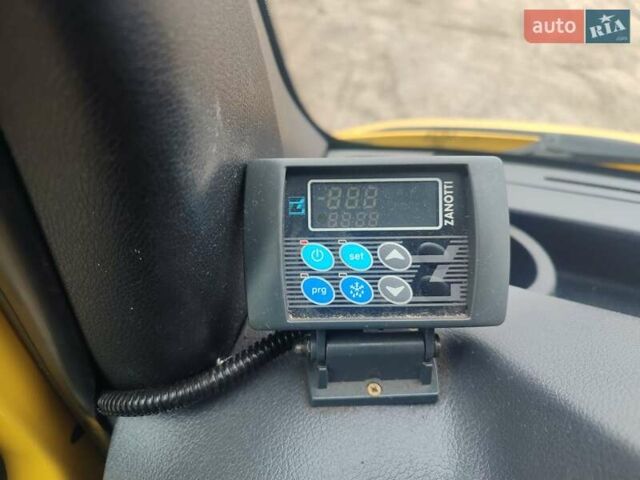 Жовтий Мерседес Sprinter, об'ємом двигуна 2.1 л та пробігом 131 тис. км за 34900 $, фото 23 на Automoto.ua