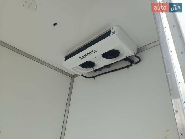 Жовтий Мерседес Sprinter, об'ємом двигуна 2.1 л та пробігом 131 тис. км за 34900 $, фото 17 на Automoto.ua