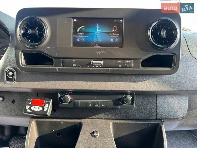 Желтый Мерседес Sprinter, объемом двигателя 2.2 л и пробегом 133 тыс. км за 25800 $, фото 32 на Automoto.ua