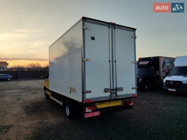 Желтый Мерседес Sprinter, объемом двигателя 2.1 л и пробегом 175 тыс. км за 34300 $, фото 2 на Automoto.ua