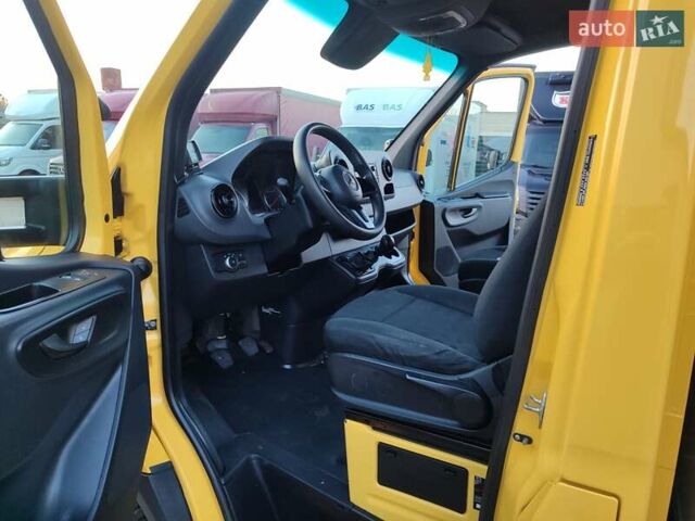 Желтый Мерседес Sprinter, объемом двигателя 2.1 л и пробегом 175 тыс. км за 34300 $, фото 19 на Automoto.ua