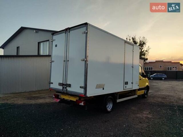 Желтый Мерседес Sprinter, объемом двигателя 2.1 л и пробегом 175 тыс. км за 34300 $, фото 4 на Automoto.ua