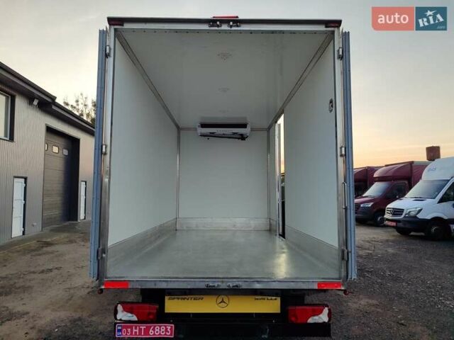 Желтый Мерседес Sprinter, объемом двигателя 2.1 л и пробегом 175 тыс. км за 34300 $, фото 9 на Automoto.ua