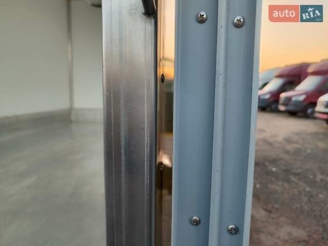 Желтый Мерседес Sprinter, объемом двигателя 2.1 л и пробегом 175 тыс. км за 34300 $, фото 16 на Automoto.ua