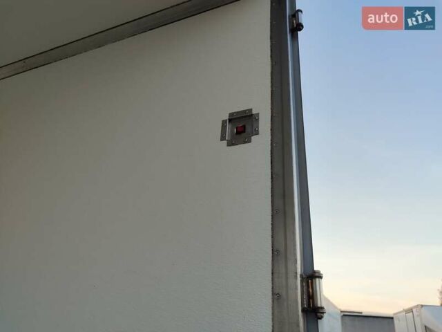 Желтый Мерседес Sprinter, объемом двигателя 2.1 л и пробегом 175 тыс. км за 34300 $, фото 8 на Automoto.ua