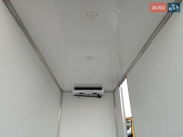 Желтый Мерседес Sprinter, объемом двигателя 2.1 л и пробегом 175 тыс. км за 34300 $, фото 10 на Automoto.ua