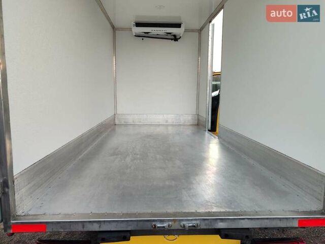 Желтый Мерседес Sprinter, объемом двигателя 2.1 л и пробегом 175 тыс. км за 34300 $, фото 12 на Automoto.ua