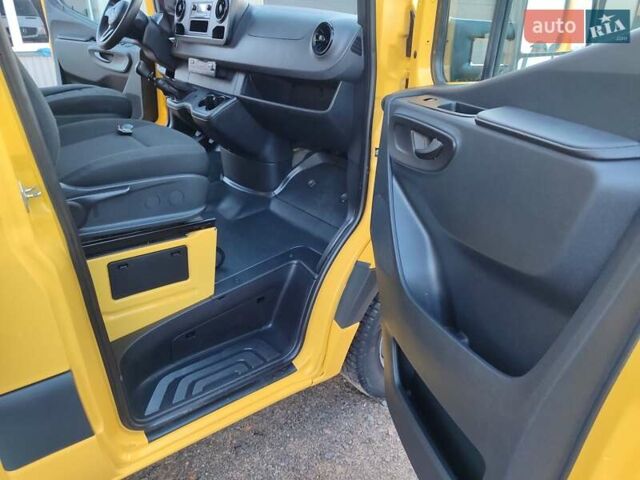 Желтый Мерседес Sprinter, объемом двигателя 2.1 л и пробегом 175 тыс. км за 34300 $, фото 17 на Automoto.ua