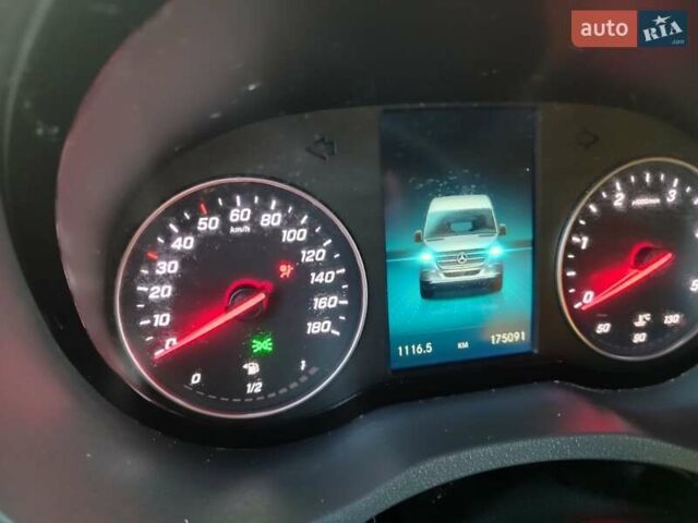 Желтый Мерседес Sprinter, объемом двигателя 2.1 л и пробегом 175 тыс. км за 34300 $, фото 25 на Automoto.ua