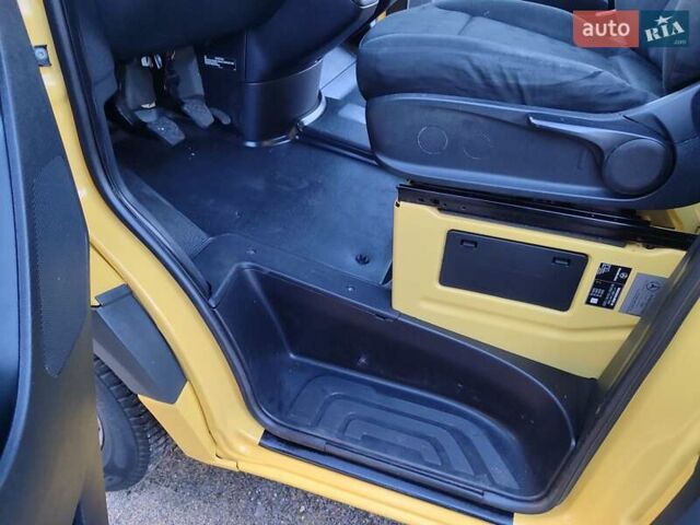 Желтый Мерседес Sprinter, объемом двигателя 2.1 л и пробегом 175 тыс. км за 34300 $, фото 23 на Automoto.ua