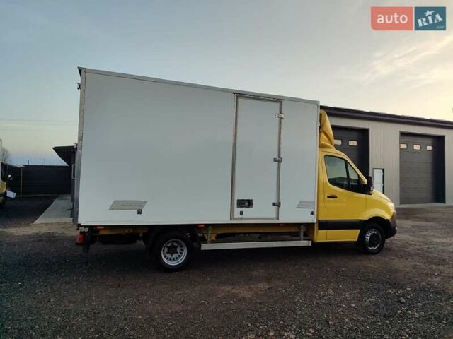 Желтый Мерседес Sprinter, объемом двигателя 2.1 л и пробегом 175 тыс. км за 34300 $, фото 3 на Automoto.ua