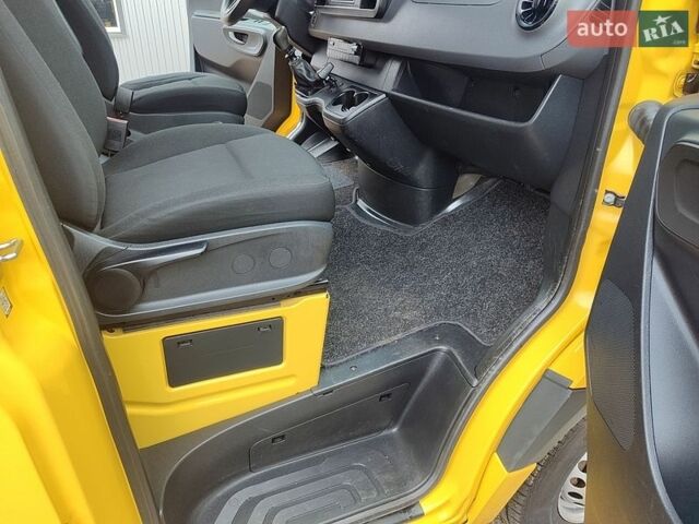Желтый Мерседес Sprinter, объемом двигателя 2.1 л и пробегом 146 тыс. км за 35500 $, фото 21 на Automoto.ua