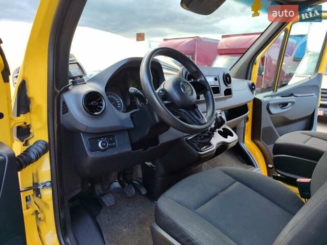 Жовтий Мерседес Sprinter, об'ємом двигуна 2.1 л та пробігом 160 тис. км за 34500 $, фото 28 на Automoto.ua