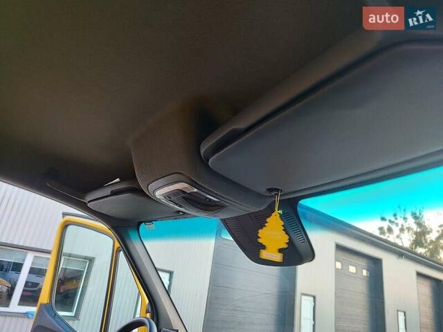 Желтый Мерседес Sprinter, объемом двигателя 2.1 л и пробегом 175 тыс. км за 34300 $, фото 18 на Automoto.ua