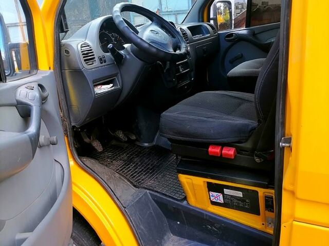 Желтый Мерседес Sprinter, объемом двигателя 2.1 л и пробегом 665 тыс. км за 9000 $, фото 4 на Automoto.ua