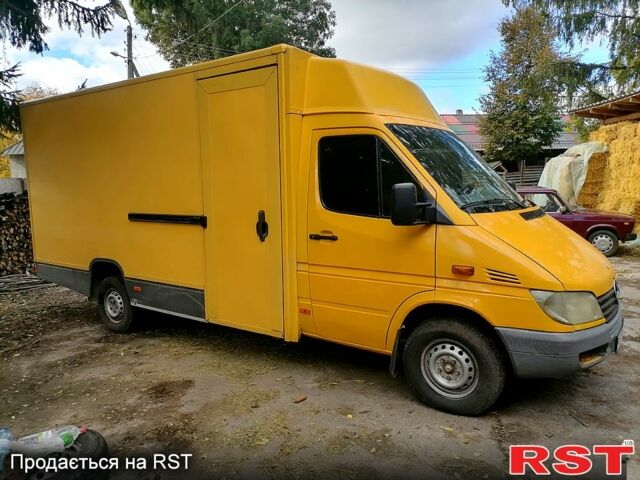 Желтый Мерседес Sprinter, объемом двигателя 2.1 л и пробегом 665 тыс. км за 9000 $, фото 1 на Automoto.ua