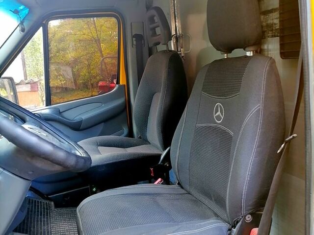Желтый Мерседес Sprinter, объемом двигателя 2.1 л и пробегом 665 тыс. км за 9000 $, фото 5 на Automoto.ua