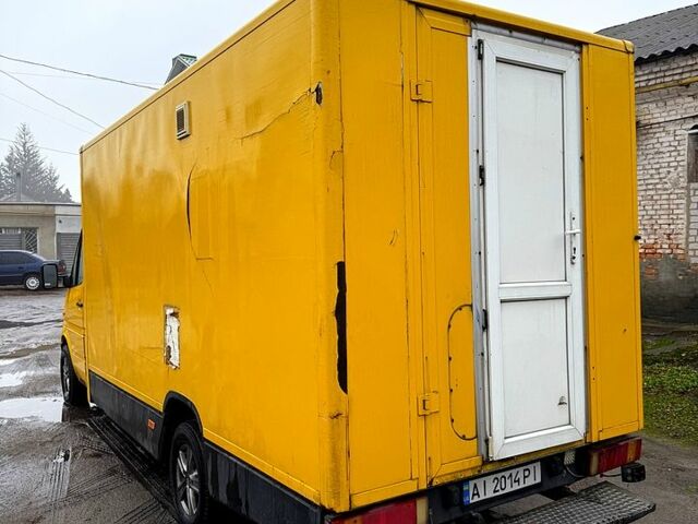 Желтый Мерседес Sprinter, объемом двигателя 2.2 л и пробегом 406 тыс. км за 5700 $, фото 4 на Automoto.ua
